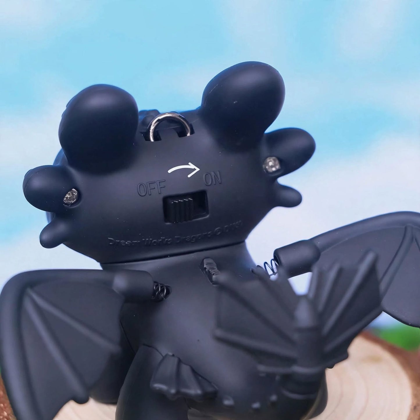 HOW TO TRAIN YOUR Dragon Keychain with LED Light & Moving Wings | Night Fury